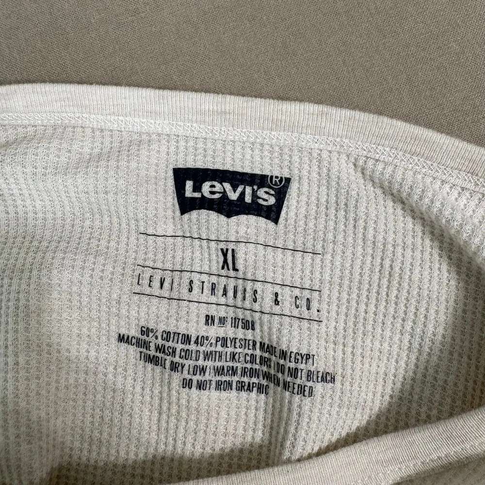Levi's Thermal Waffle Knit Shirt‎ Mens Size XL White Long Sleeve Graphic Print